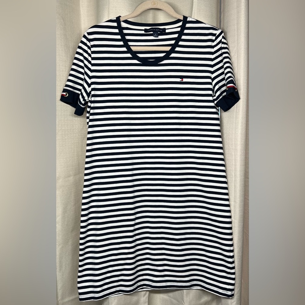 EUC Tommy Hilfiger Women's Casual Dress Size Medium 2021 Season
